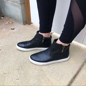 Black leather Kenneth Cole sneakers